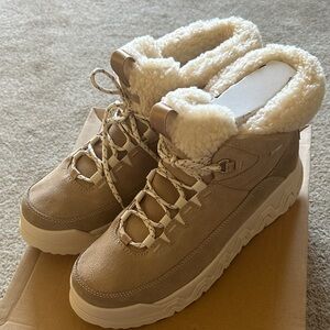 UGG Women's Cream and Tan Winter Boots TerretTrail Cozy Lace   Size 11